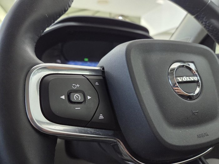 2022 Volvo XC40 Plus B4