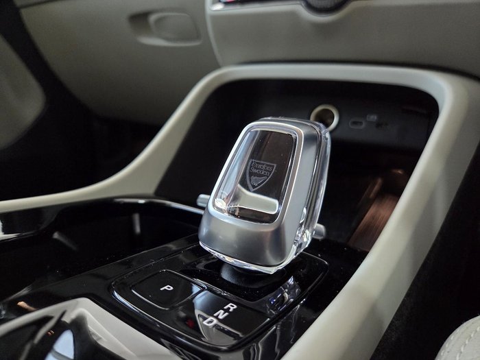 2022 Volvo XC40 Plus B4