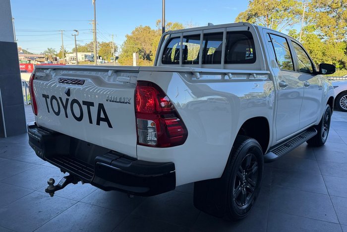 2023 Toyota Hilux SR