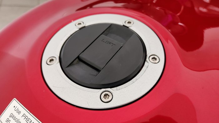 2016 Suzuki Hayabusa (GSX1300R) Hayabusa Red