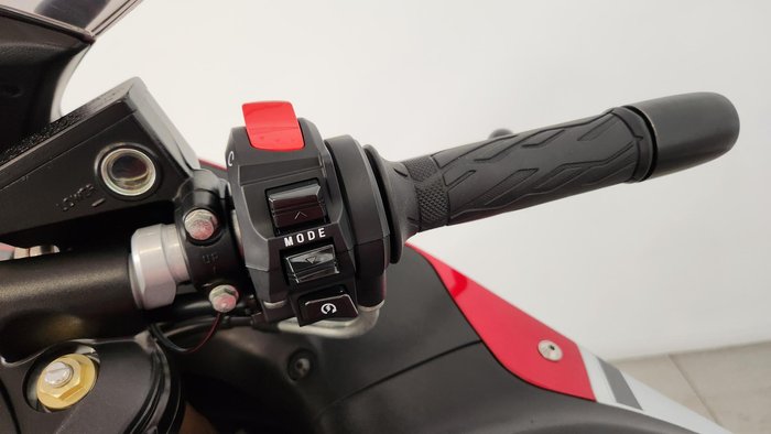 2016 Suzuki Hayabusa (GSX1300R) Hayabusa Red