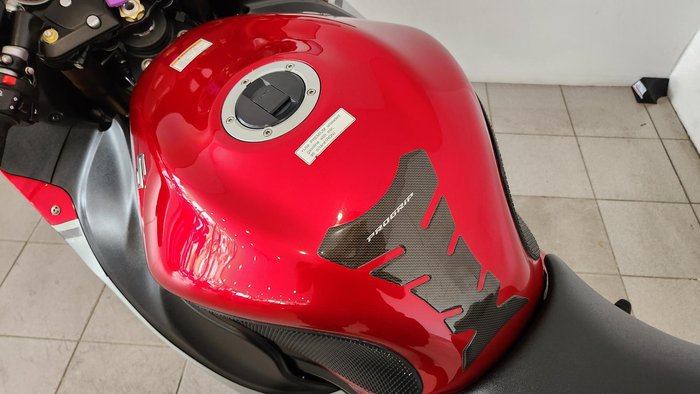 2016 Suzuki Hayabusa (GSX1300R) Hayabusa Red