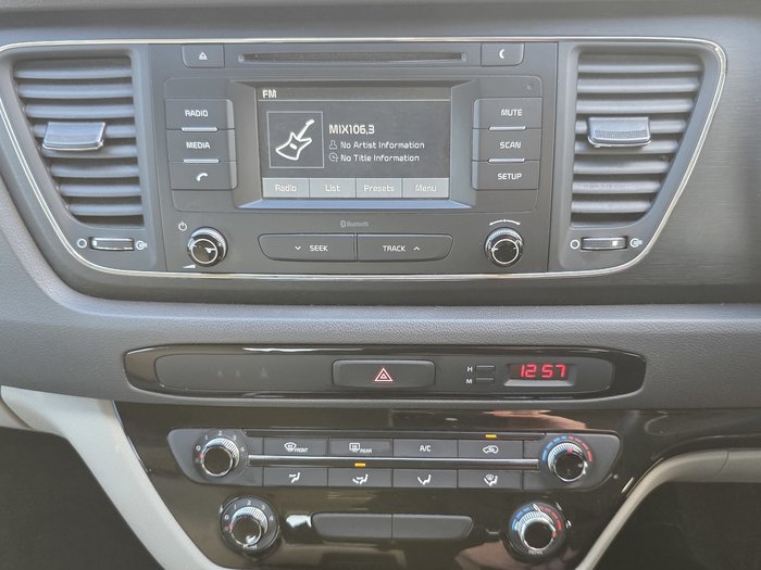 2017 Kia Carnival S