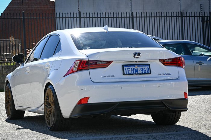 2014 Lexus IS 300h F Sport