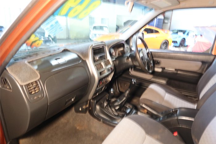 2006 Nissan Navara ST-R