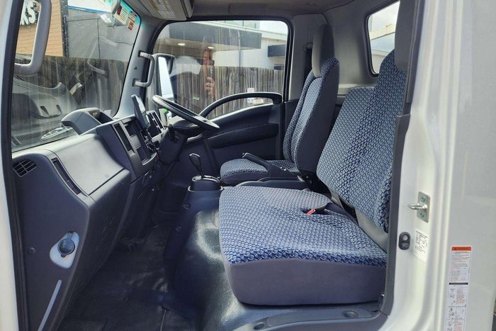 2022 Isuzu N Series NNR 45-150 White