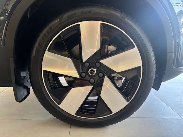 2025 VOLVO EX40 ULTRA