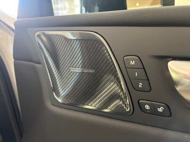 2025 Volvo XC60 Plus T8 Plug-In Hybrid Dark