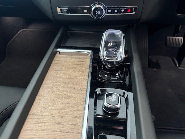 2025 VOLVO XC60