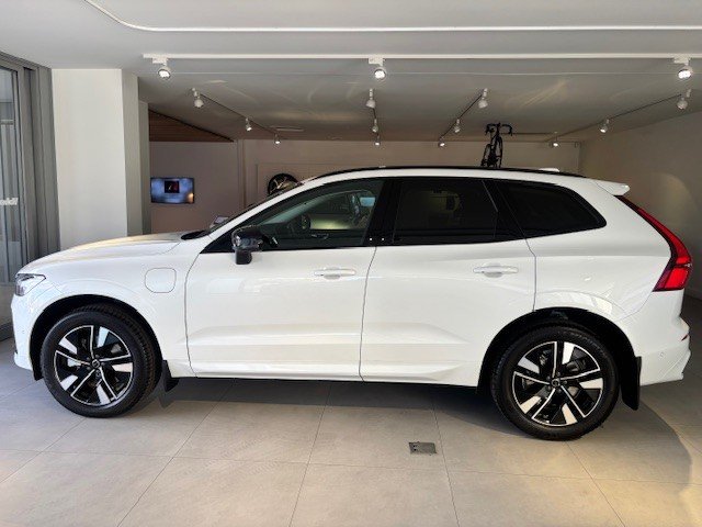 2025 Volvo XC60 Plus T8 Plug-In Hybrid Dark