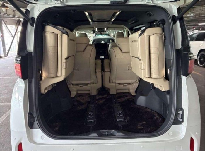2023 Toyota Alphard Hybrid Executive Lounge