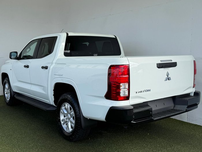 2026 Mitsubishi Triton GLX+