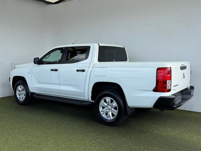 2026 Mitsubishi Triton GLX+