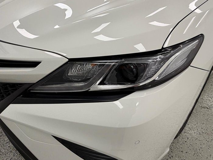 2018 Toyota Camry Ascent ASV70R Glacier White