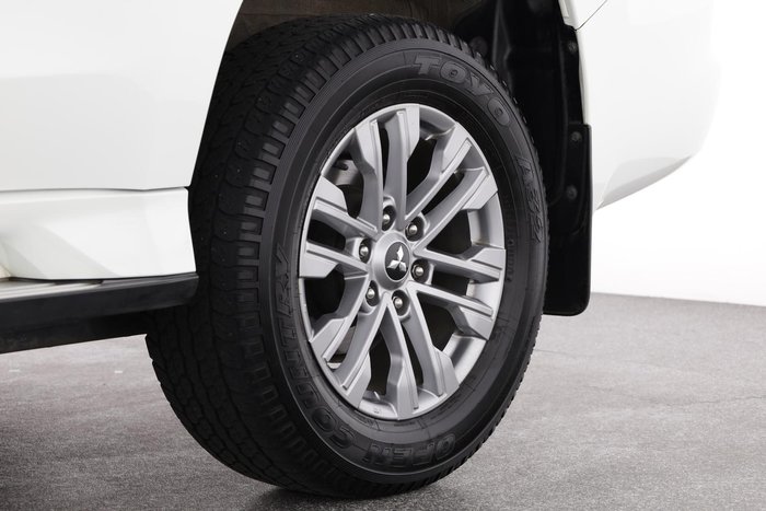 2022 Mitsubishi Pajero Sport GLX