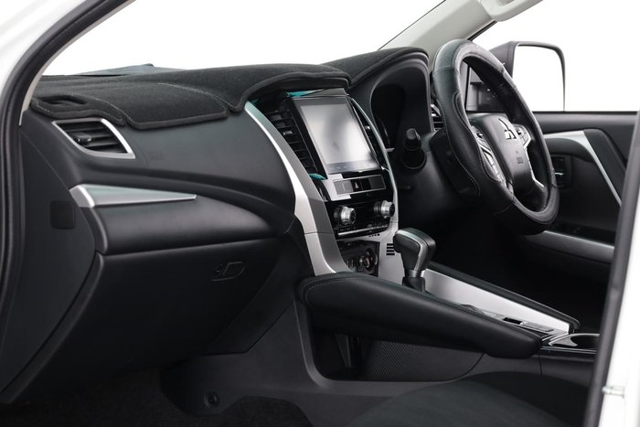 2022 Mitsubishi Pajero Sport GLX
