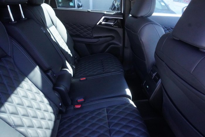 2024 Mitsubishi Outlander PHEV Exceed