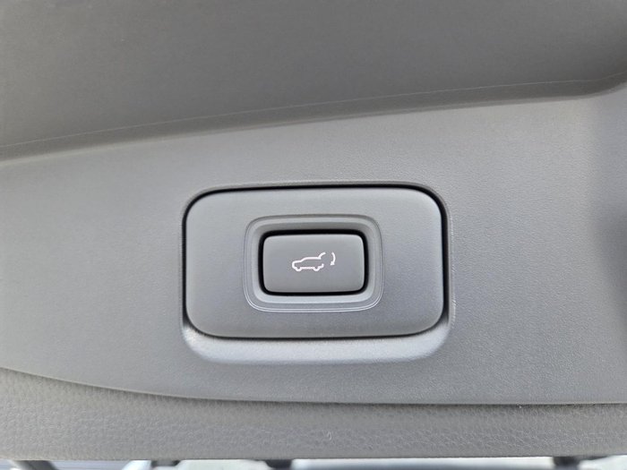 2025 Isuzu MU-X LS-T