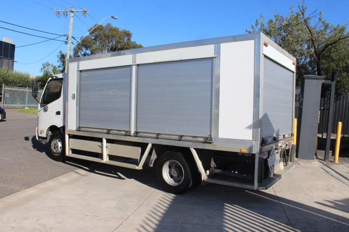 2021 Hino 300 Series 921 WHITE