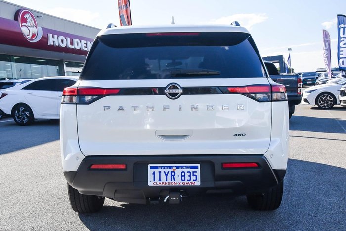 2024 Nissan Pathfinder ST-L