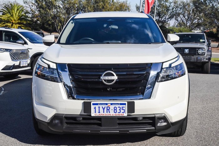 2024 Nissan Pathfinder ST-L
