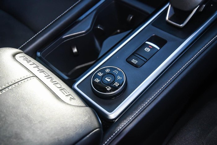 2024 Nissan Pathfinder ST-L