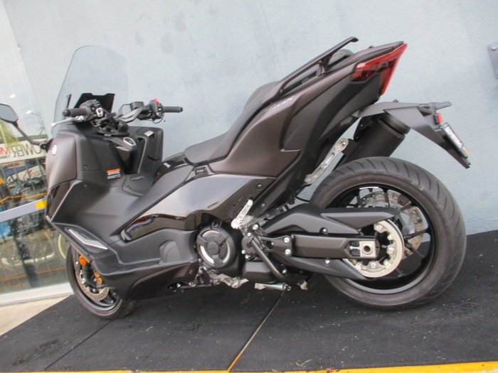 2024 Yamaha TMAX 560 (ABS) MAROON
