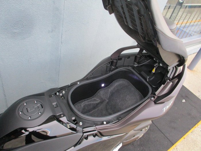 2024 Yamaha TMAX 560 (ABS) MAROON