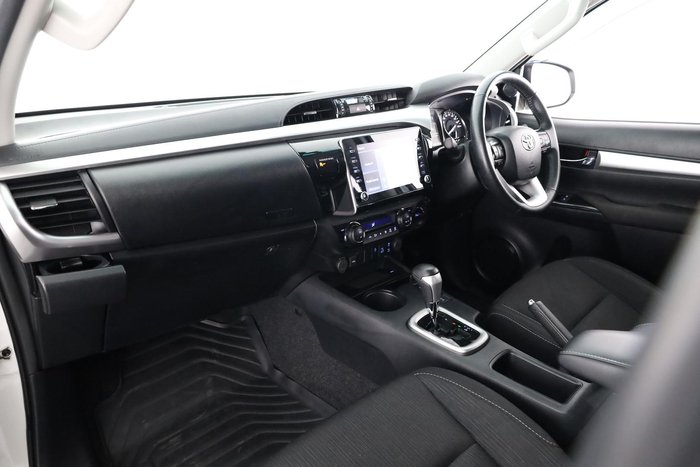 2024 Toyota Hilux SR5 48V