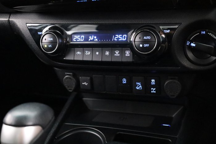2024 Toyota Hilux SR5 48V