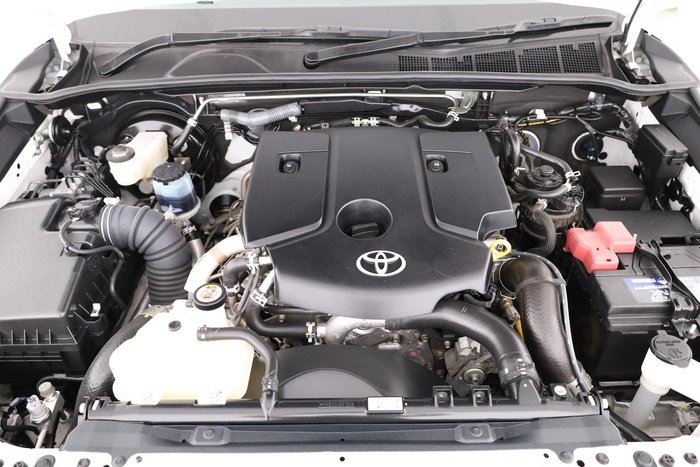 2024 Toyota Hilux SR5 48V