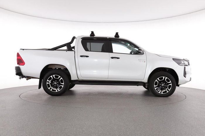 2024 Toyota Hilux SR5 48V