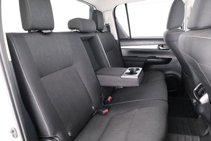 2024 Toyota Hilux SR5 48V