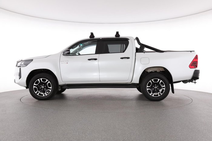 2024 Toyota Hilux SR5 48V