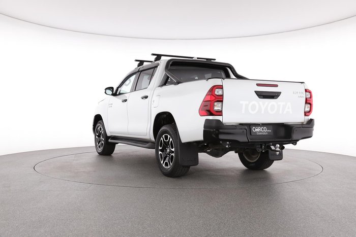 2024 Toyota Hilux SR5 48V