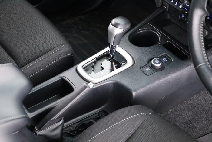 2024 Toyota Hilux SR5 48V