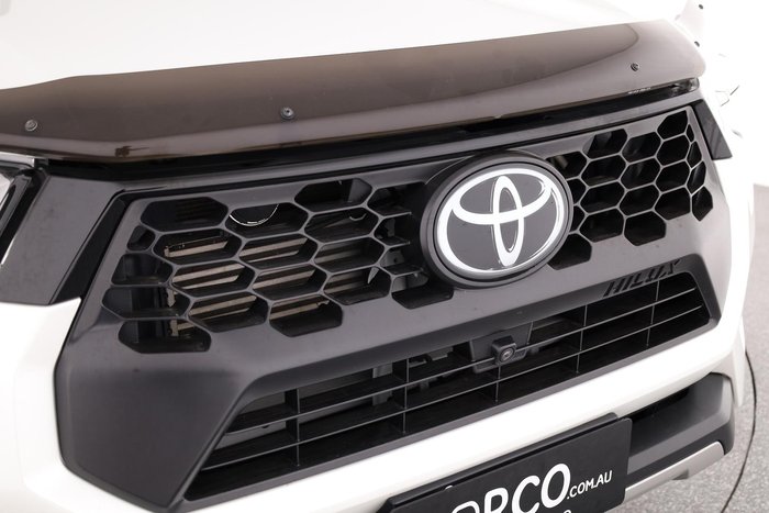 2024 Toyota Hilux SR5 48V