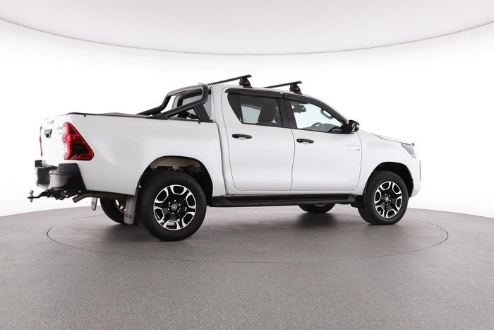 2024 Toyota Hilux SR5 48V