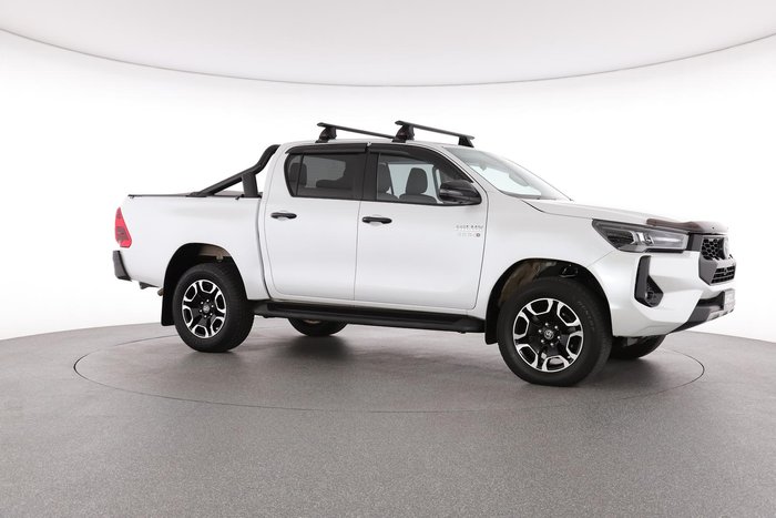 2024 Toyota Hilux SR5 48V