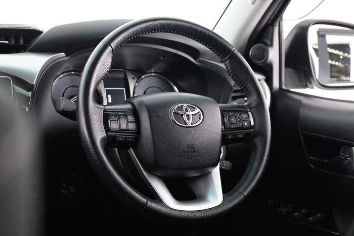 2024 Toyota Hilux SR5 48V