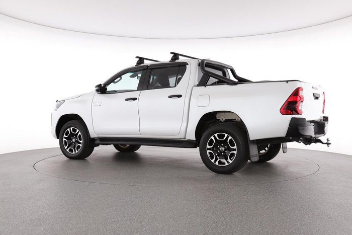 2024 Toyota Hilux SR5 48V