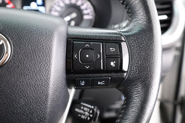 2024 Toyota Hilux SR5 48V