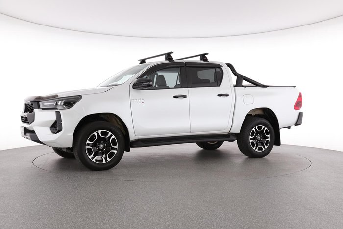 2024 Toyota Hilux SR5 48V