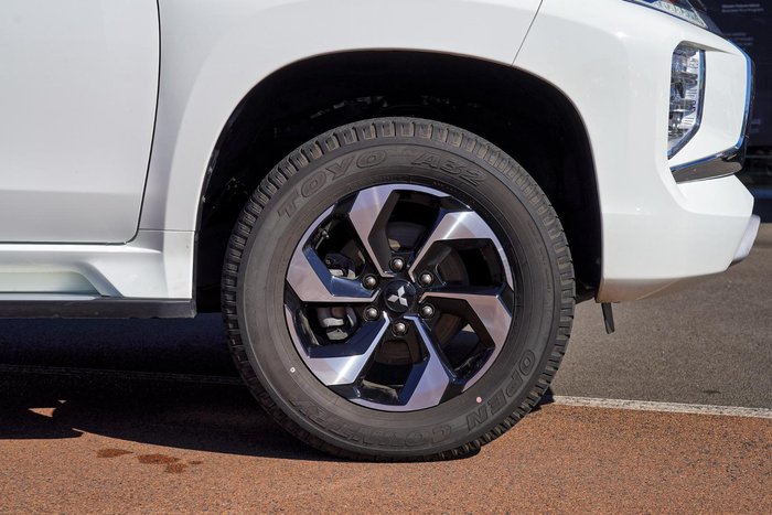 2024 Mitsubishi Pajero Sport GLS