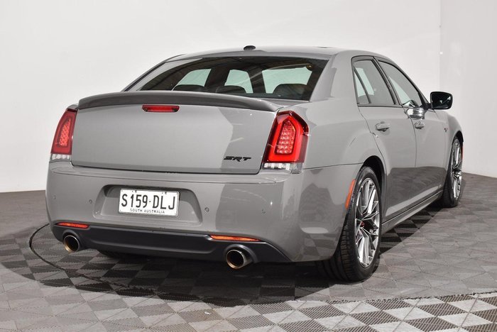 2018 Chrysler 300 SRT Hyperblack