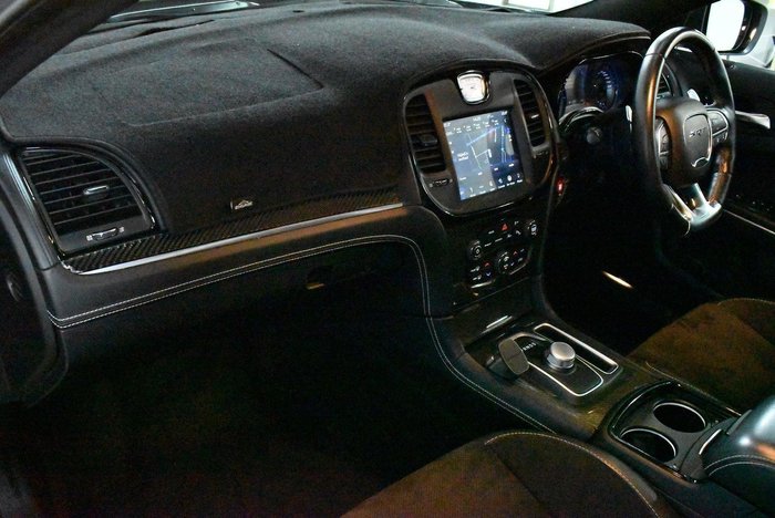 2018 Chrysler 300 SRT Hyperblack