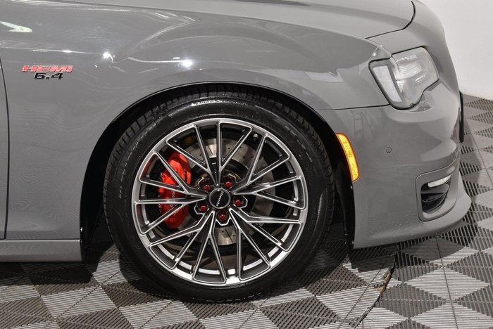 2018 Chrysler 300 SRT Hyperblack