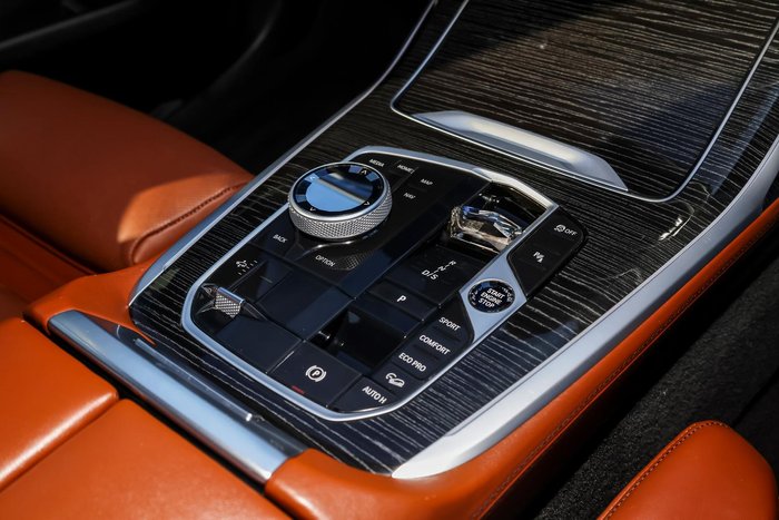 2023 BMW X7 M60i