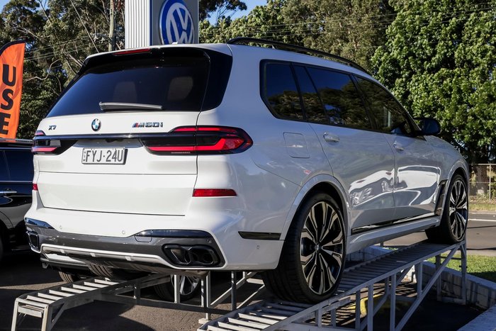 2023 BMW X7 M60i