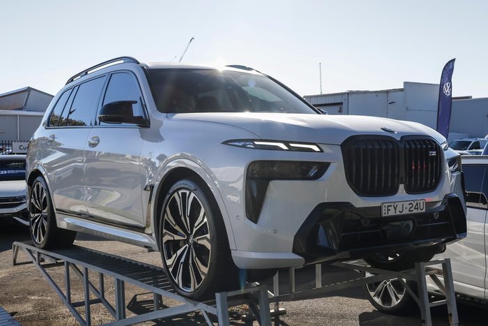 2023 BMW X7 M60i
